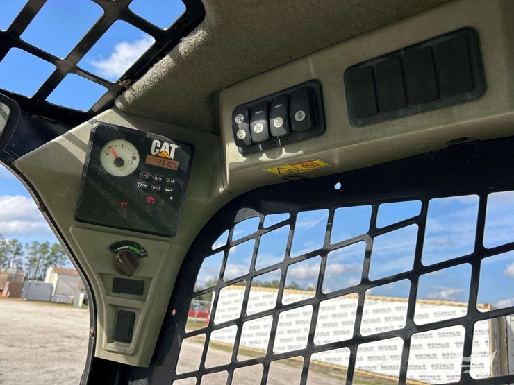 2014-caterpillar-257d-image-8