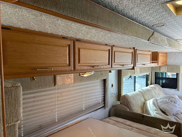 2004-winnebago-adventurer-38g-38ft.-class-a-motorhome-image-47