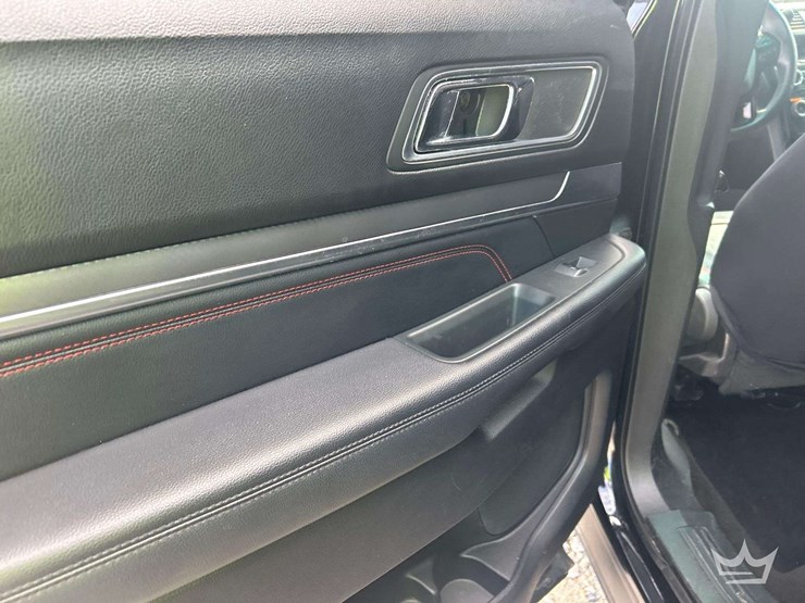 2017-ford-explorer-image-22