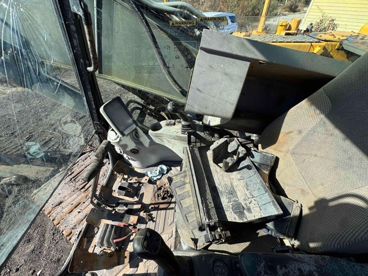 2013-volvo-ec220dl-image-11