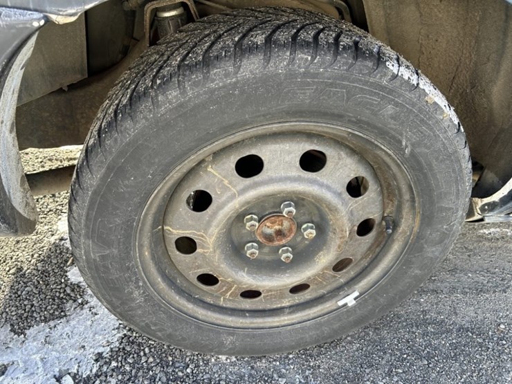 2011-ford-crown-victoria-sedan-image-27