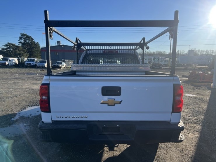 2017-chevrolet-silverado-crew-cab-pickup-image-5