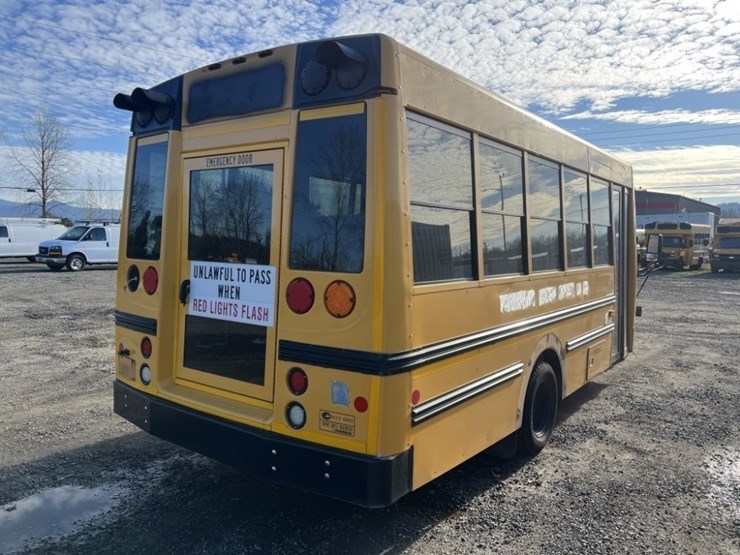 2013-ford-e450-sd-image-4