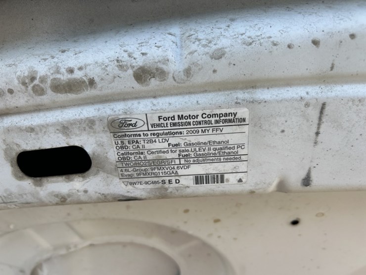 2009-ford-crown-victoria-sedan-image-40