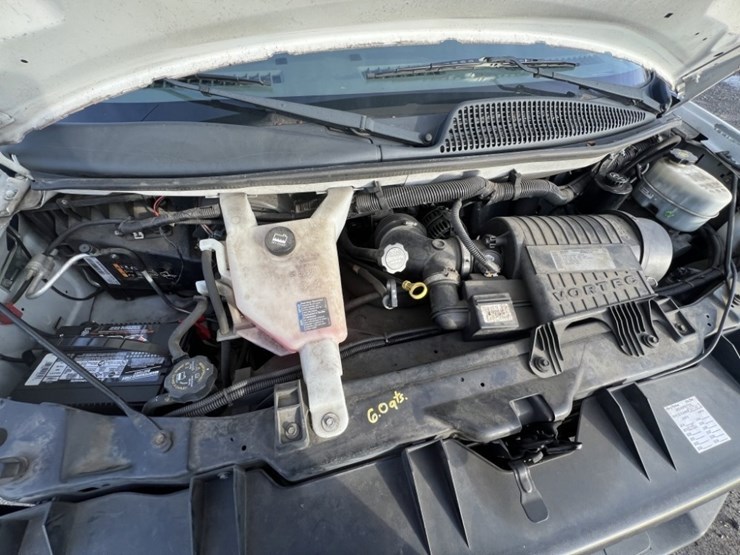 2012-gmc-savana-cargo-van-image-13