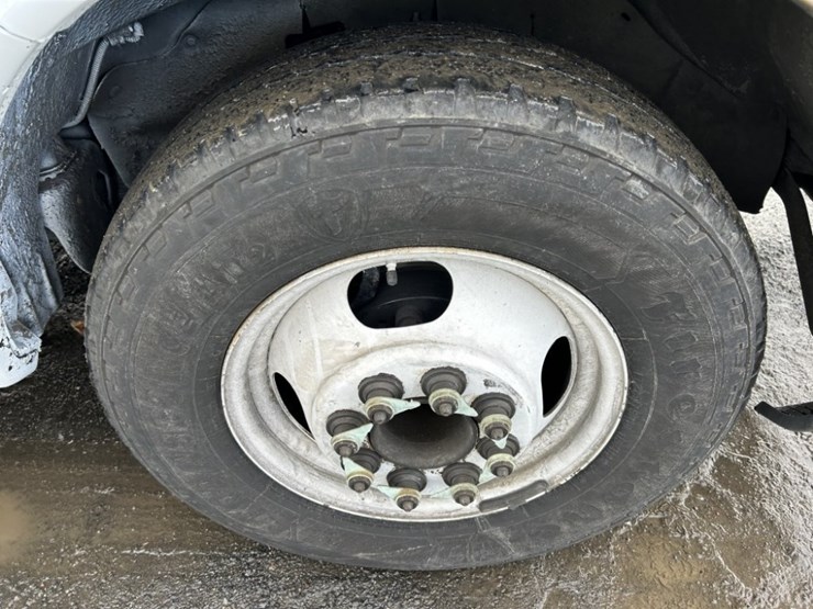 2016-chevrolet-express-paratransit-bus-image-30