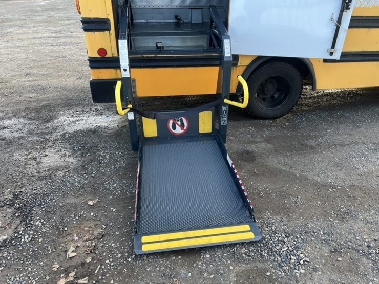 2004-ford-e350-sd-image-18