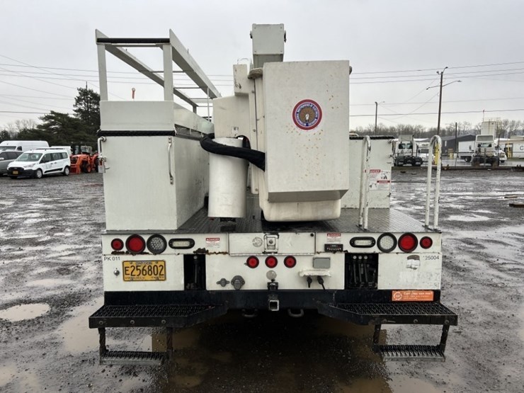 2012-freightliner-m2-bucket-truck-image-5