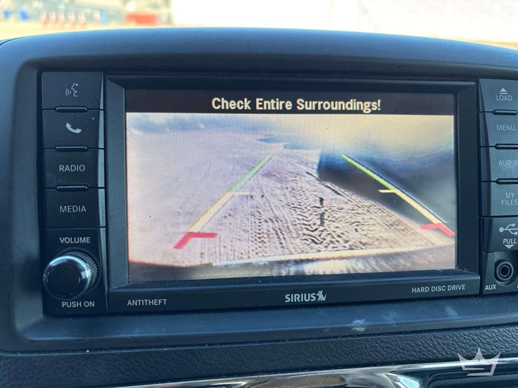 2016-chrysler-town-&-country-image-15