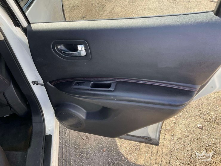 2011-nissan-rogue-image-31