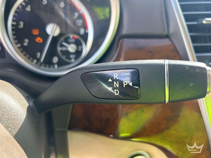 2013-mercedes-benz-gl450-image-17