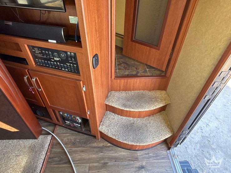 2012-crossroads-rv-elevation-t/a-5th-wheel-toy-hauler-travel-trailer-image-9