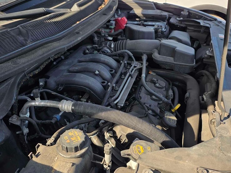 2017-ford-explorer-image-29