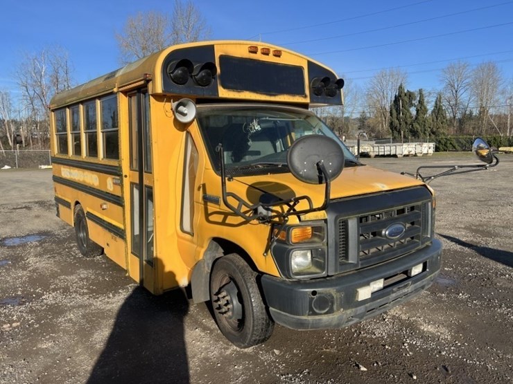 2008-ford-e350-sd-image-2