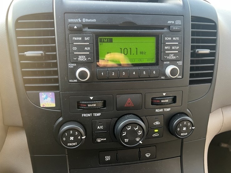 2012-kia-sedona-image-27