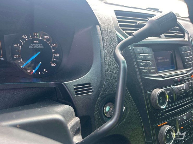 2017-ford-explorer-image-17