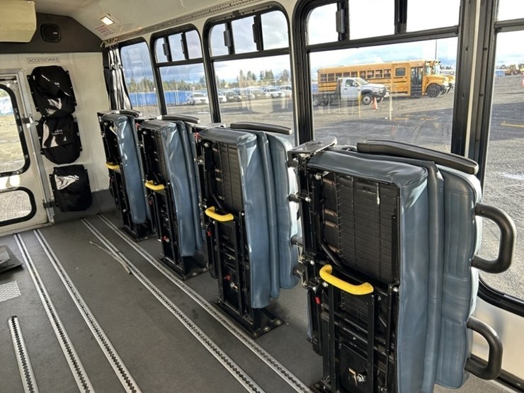 2012-chevrolet-express-paratransit-bus-image-19