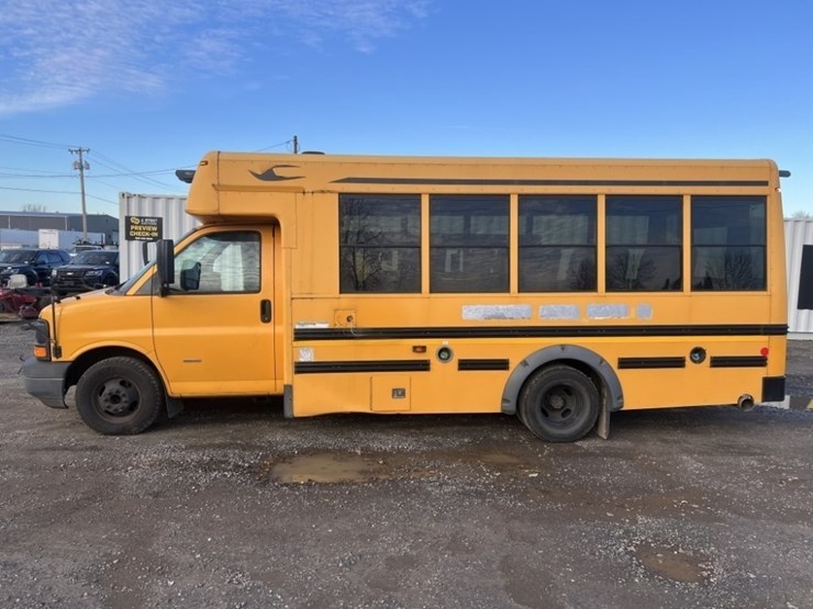 2012-chevrolet-express-school-bus-image-7