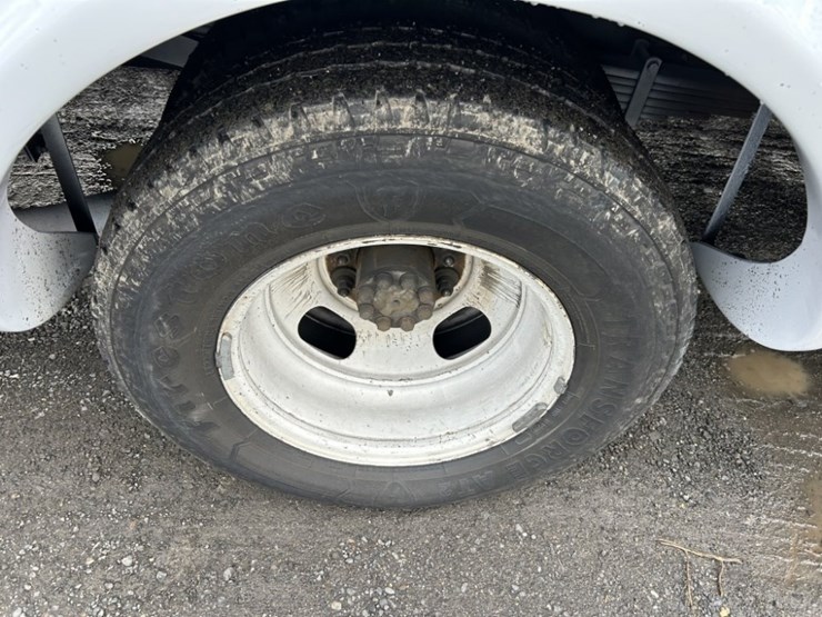 2012-chevrolet-express-paratransit-bus-image-28