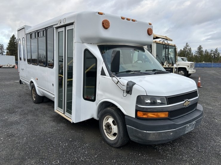 2011-chevrolet-express-paratransit-bus-image-7