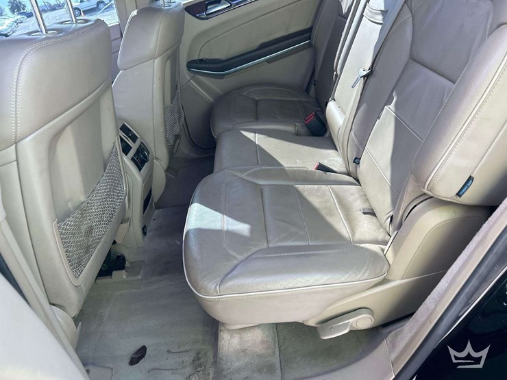 2013-mercedes-benz-gl450-image-24