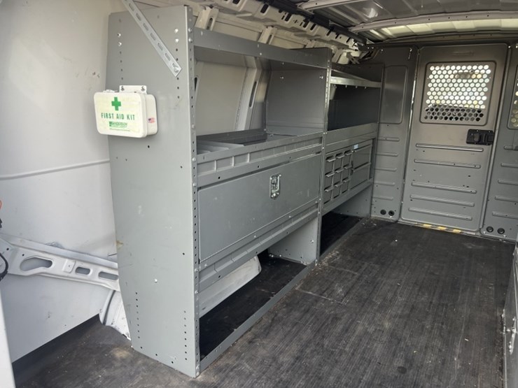 2012-gmc-savana-cargo-van-image-21