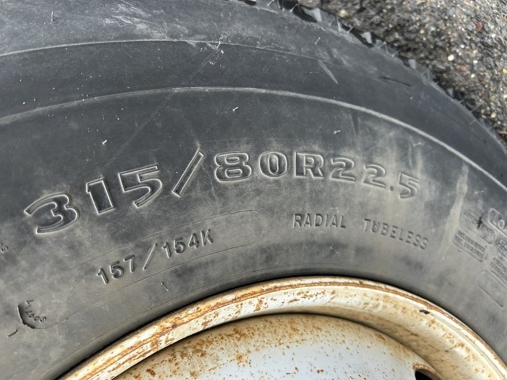 2001-freightliner-fl80-image-41