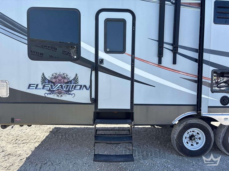 2012-crossroads-rv-elevation-t/a-5th-wheel-toy-hauler-travel-trailer-image-26