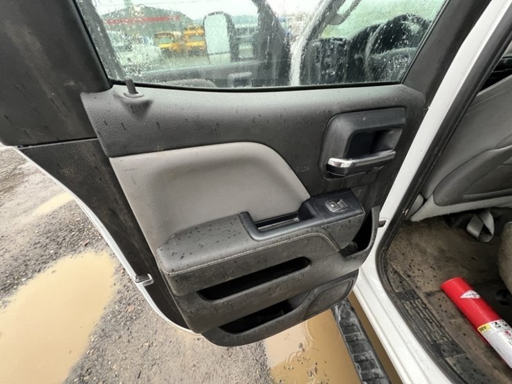 2015-gmc-sierra-crew-cab-4x4-pickup-image-22