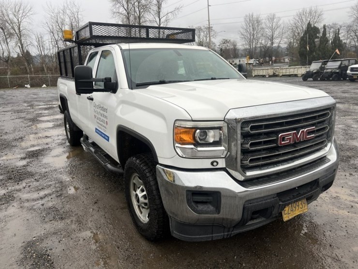 2015-gmc-sierra-crew-cab-4x4-pickup-image-2