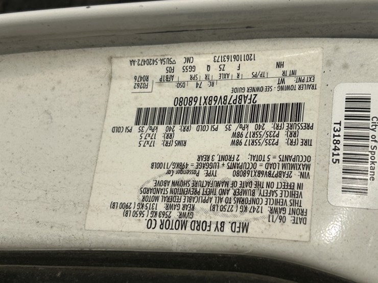 2011-ford-crown-victoria-sedan-image-10