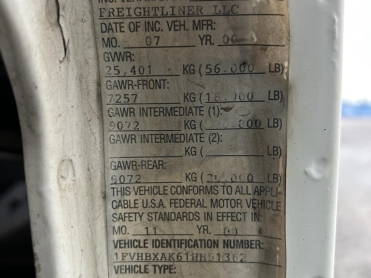 2001-freightliner-fl80-image-11