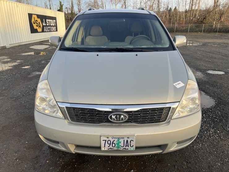 2012-kia-sedona-image-8