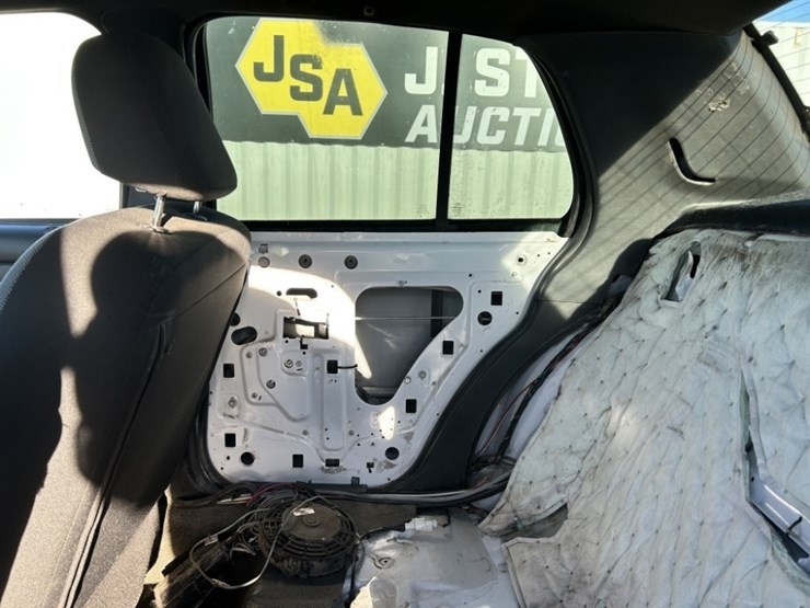 2009-ford-crown-victoria-sedan-image-23