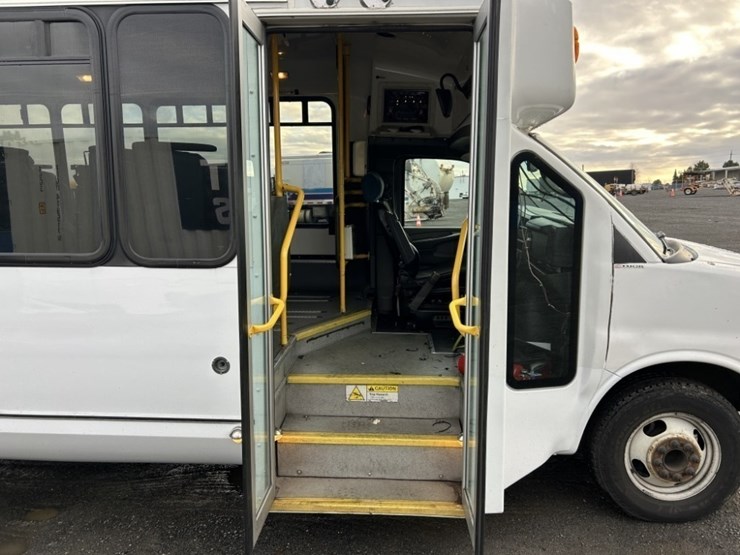 2012-chevrolet-express-paratransit-bus-image-18