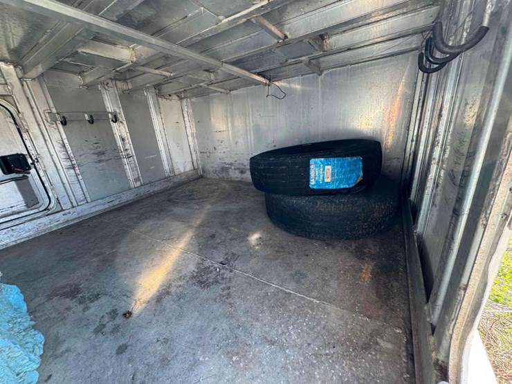 featherlite-1010-image-17