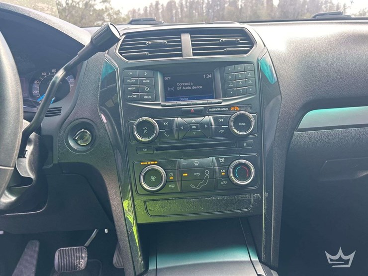 2017-ford-explorer-image-18