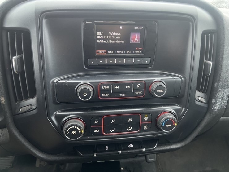 2015-gmc-sierra-crew-cab-4x4-pickup-image-29