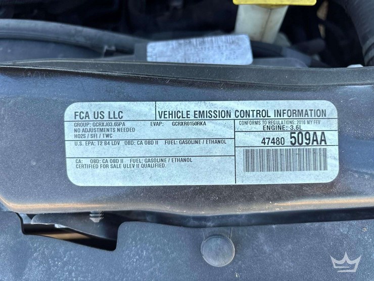 2016-chrysler-town-&-country-image-10