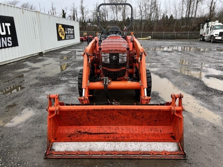 2014-kubota-l5460hst-4wd-compact-utility-tractor-image-8