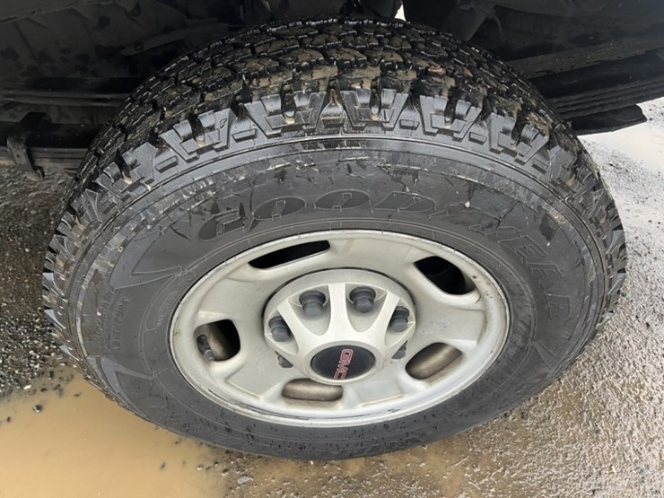 2012-gmc-sierra-utility-truck-image-18