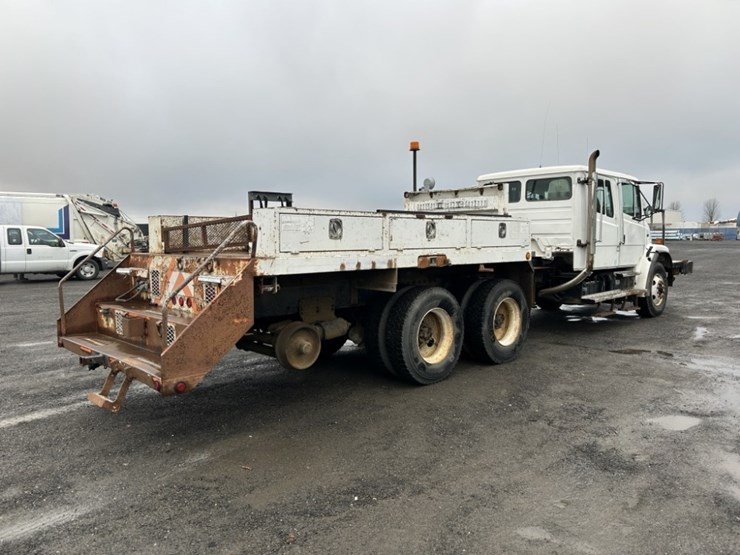 2001-freightliner-fl80-image-5