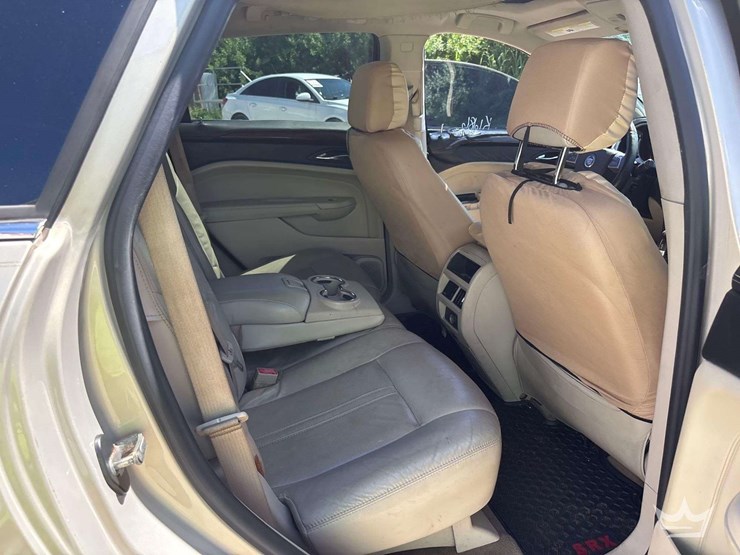 2010-cadillac-srx-image-22