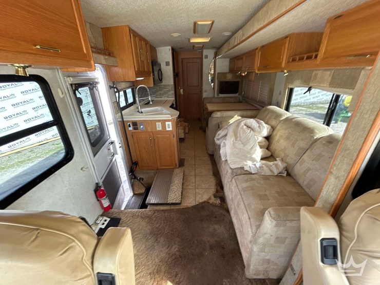 2004-winnebago-adventurer-38g-38ft.-class-a-motorhome-image-30