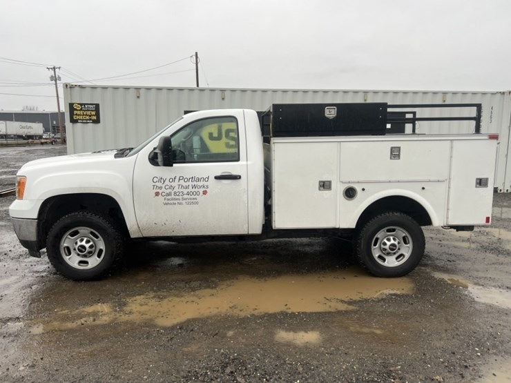 2012-gmc-sierra-utility-truck-image-7