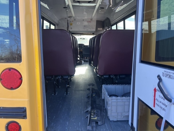 2013-ford-e450-sd-image-22