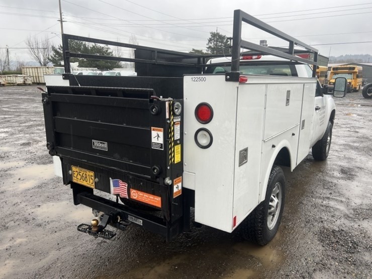 2012-gmc-sierra-utility-truck-image-4