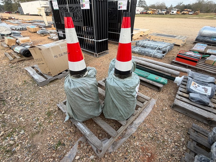 #8068-•-3-packs-of-fluorescent-safety-traffic-cones-image-3