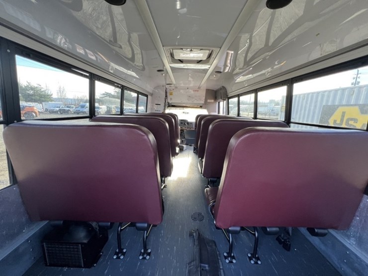 2013-ford-e450-sd-image-23