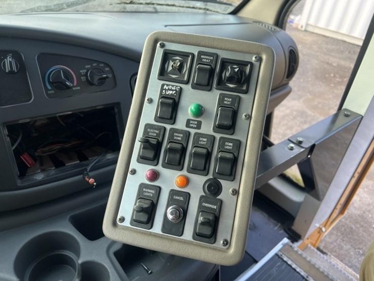 2004-ford-e350-sd-image-34